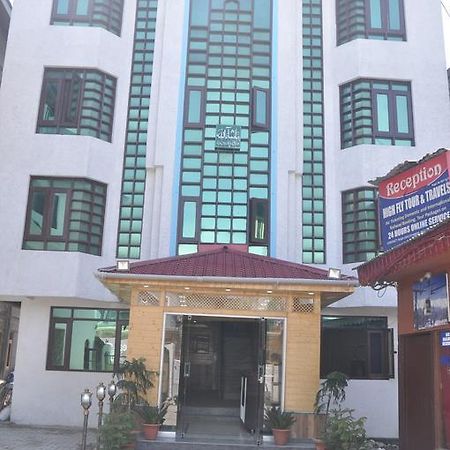 Hotel Azad Durgjan 외부 사진