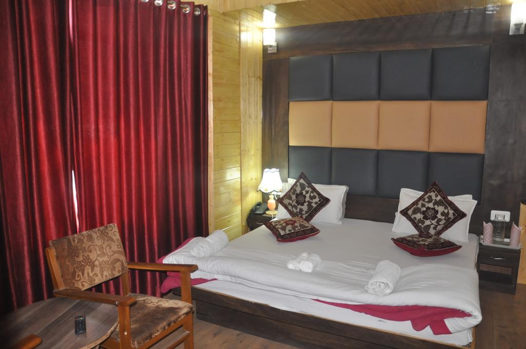 Hotel Azad Durgjan 외부 사진