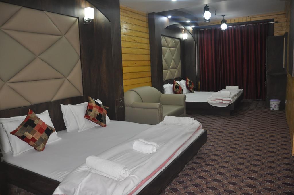 Hotel Azad Durgjan 외부 사진