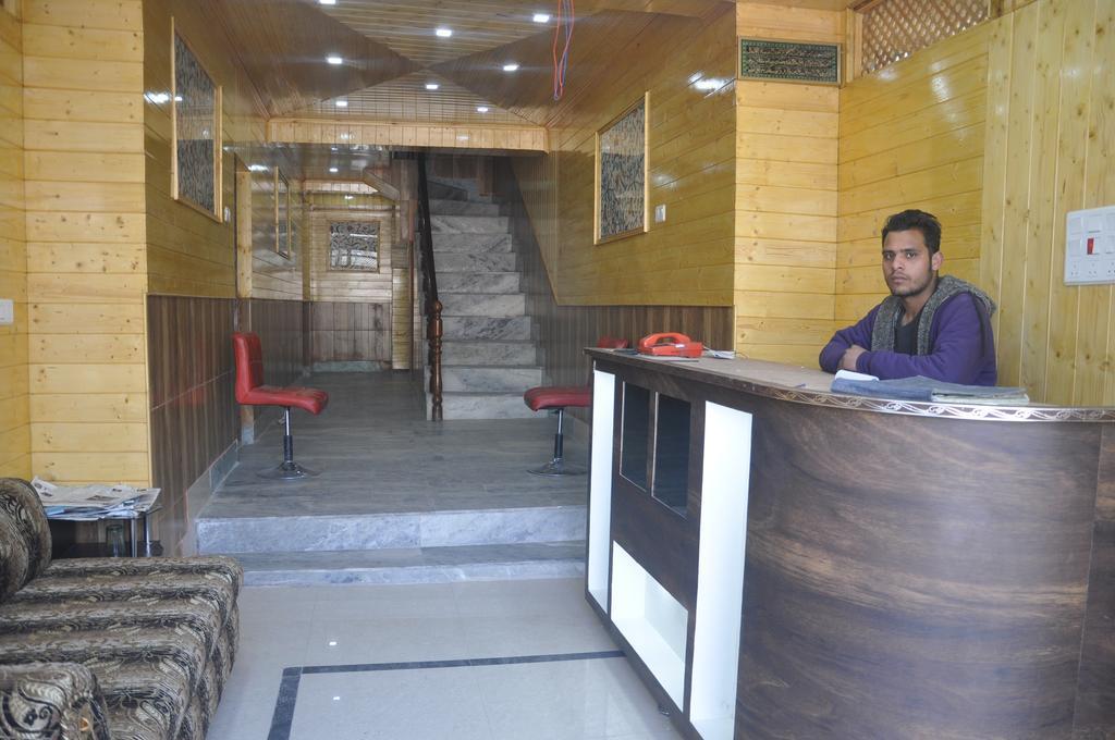 Hotel Azad Durgjan 외부 사진