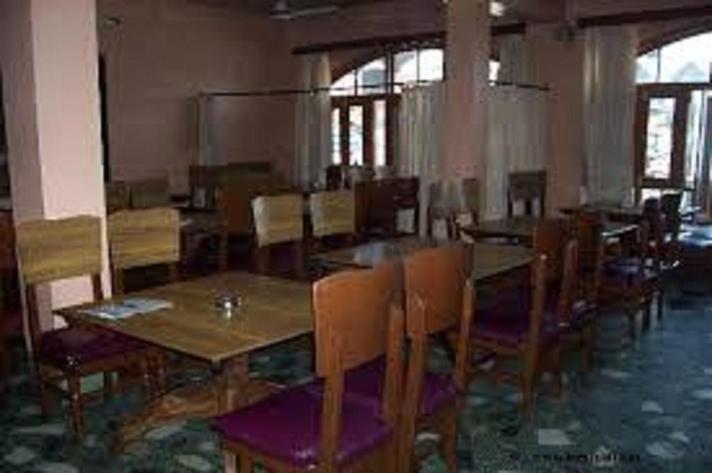 Hotel Azad Durgjan 외부 사진