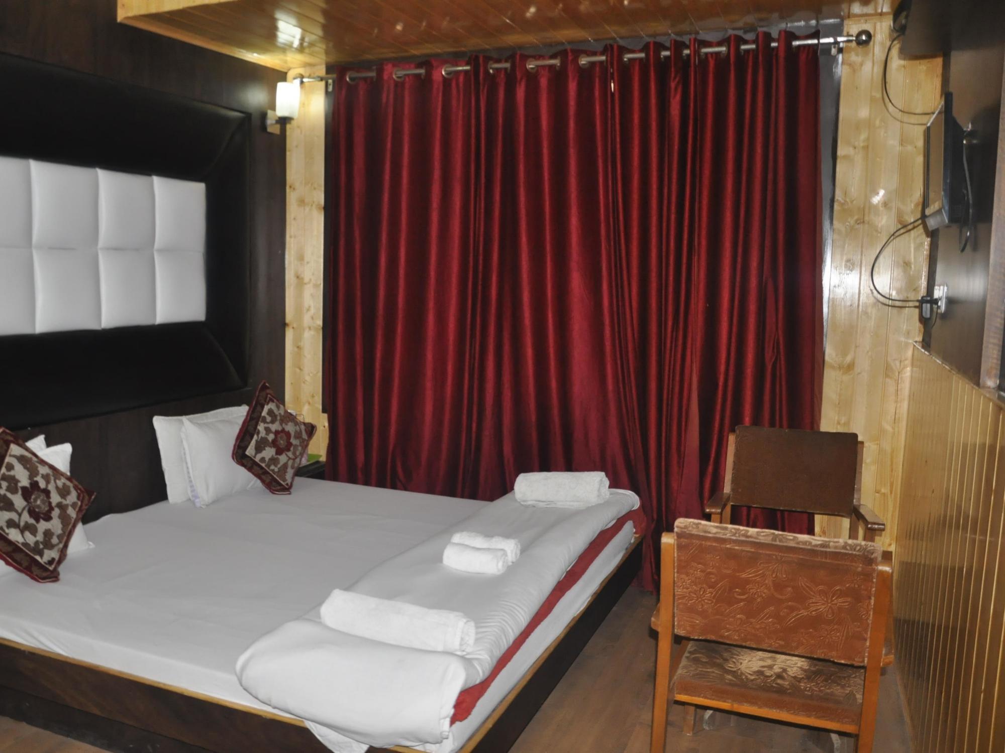 Hotel Azad Durgjan 외부 사진